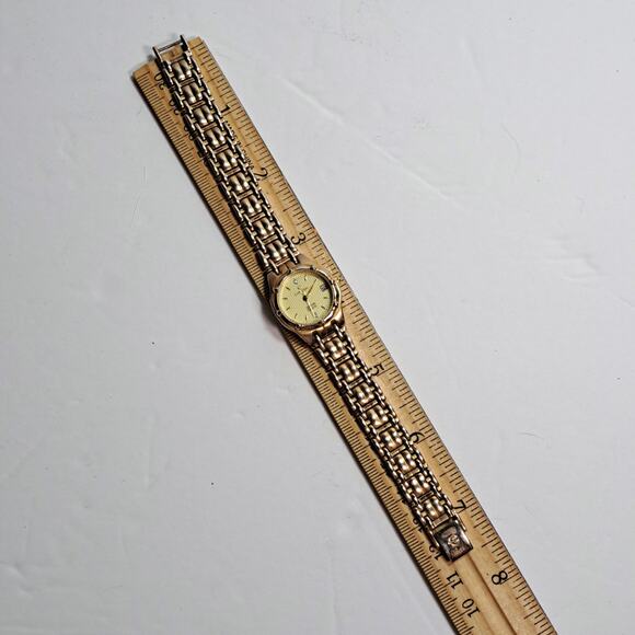 Vintage Lady Elgin Diamond Quartz Watch Gold Tone Metal Round Face Analog 7.5" - Picture 6 of 7